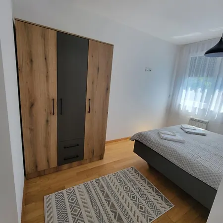 Park 2, Mirijevo, Serbia דירה