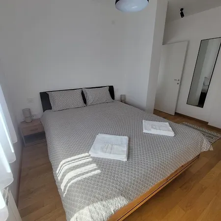 Park 2, Mirijevo, Serbia アパート *